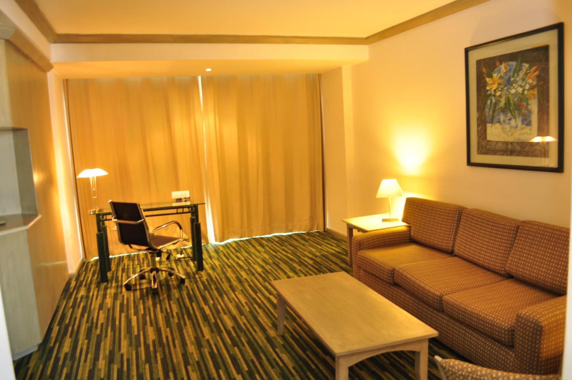 Studio King Suite