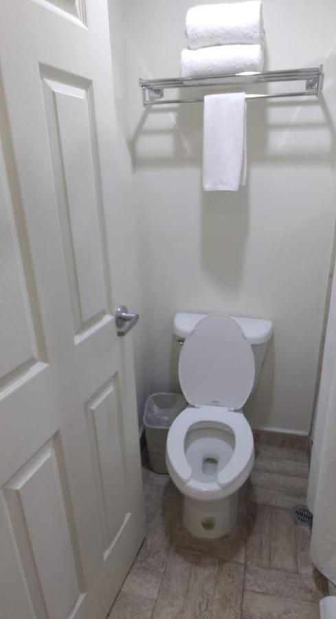 Two Bedrooms Suite Two Queen Beds Non-Smoking,1238696602:JPEG