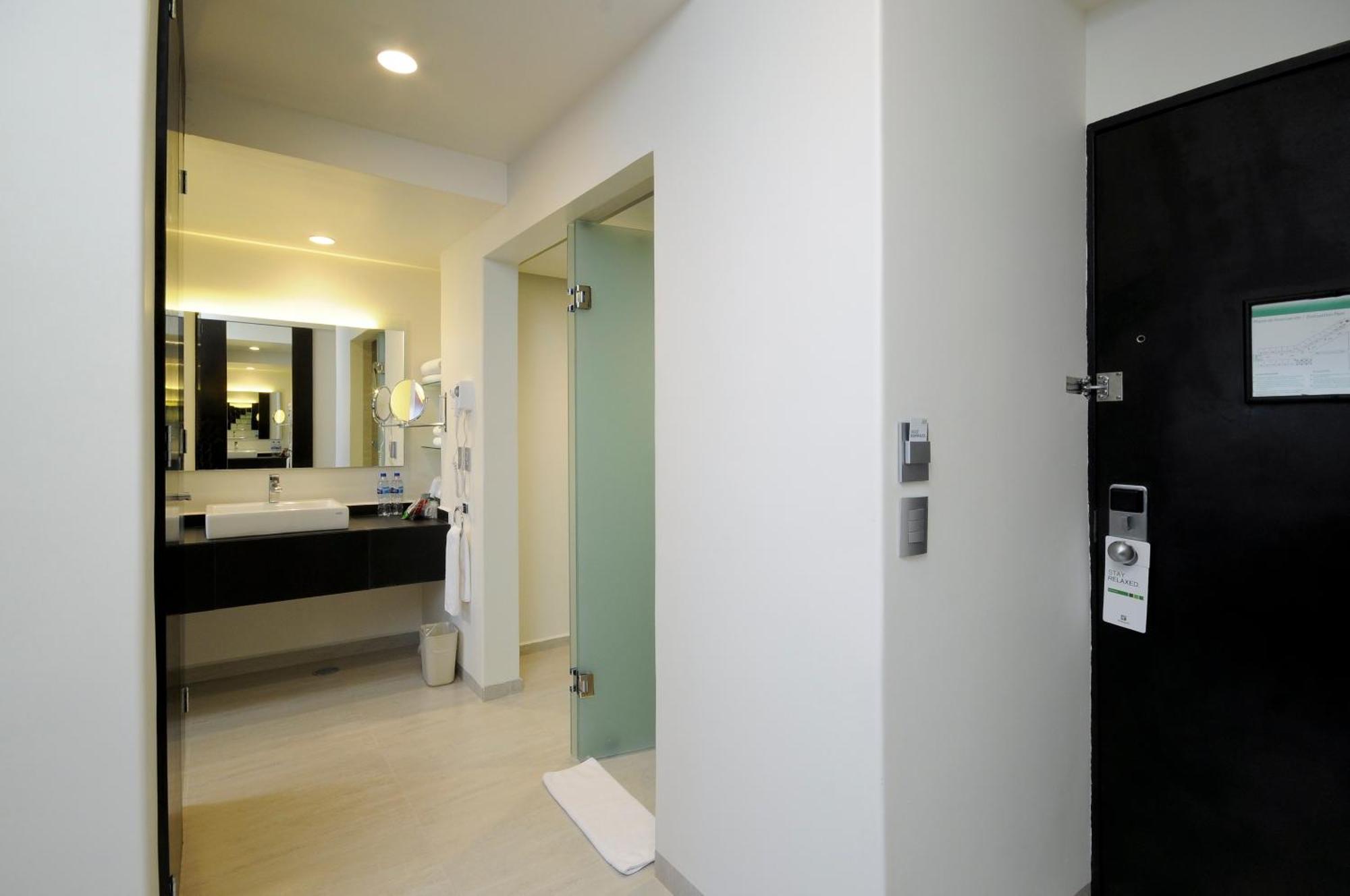 Standard Room,1273636600:JPEG