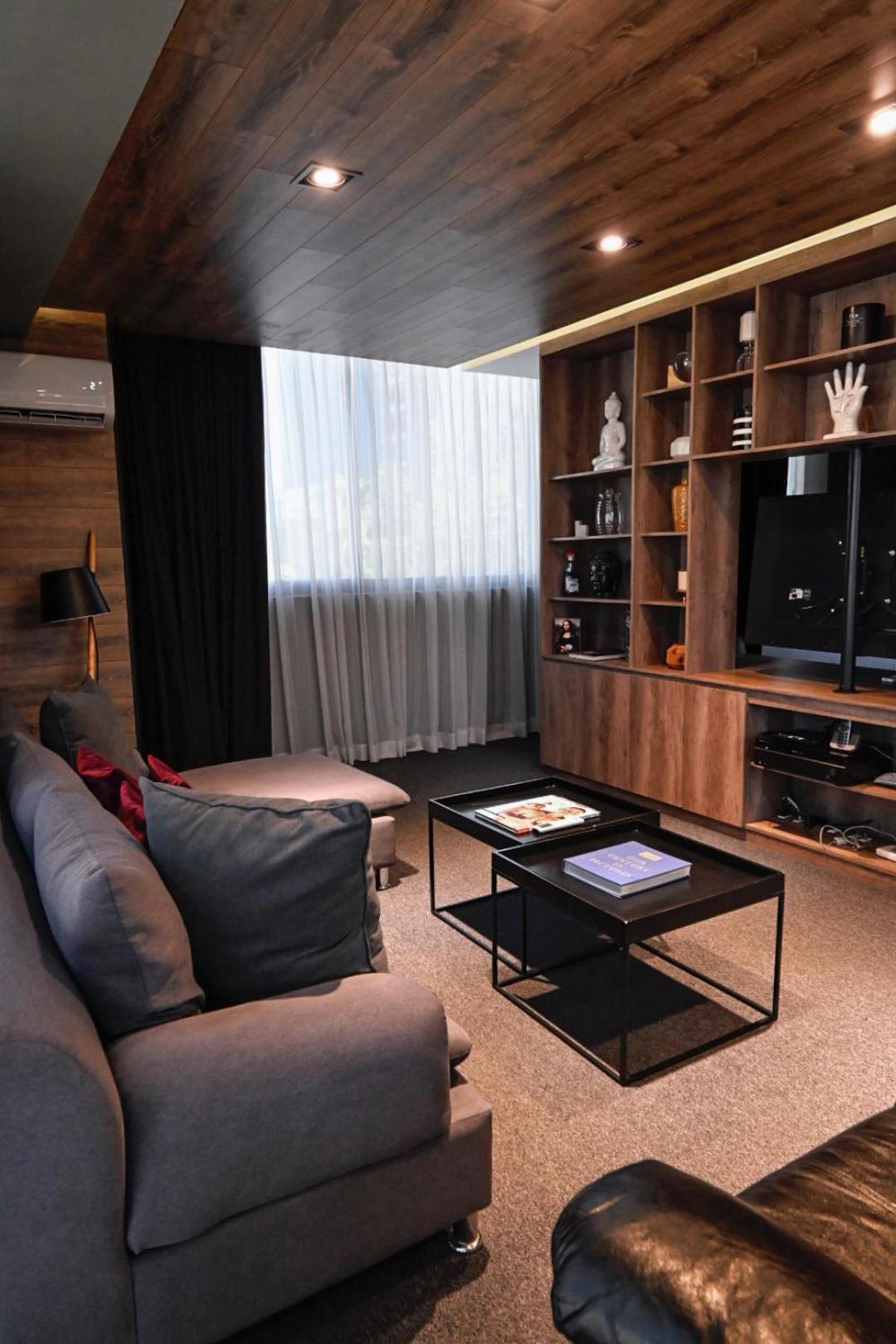 Deluxe Queen Suite