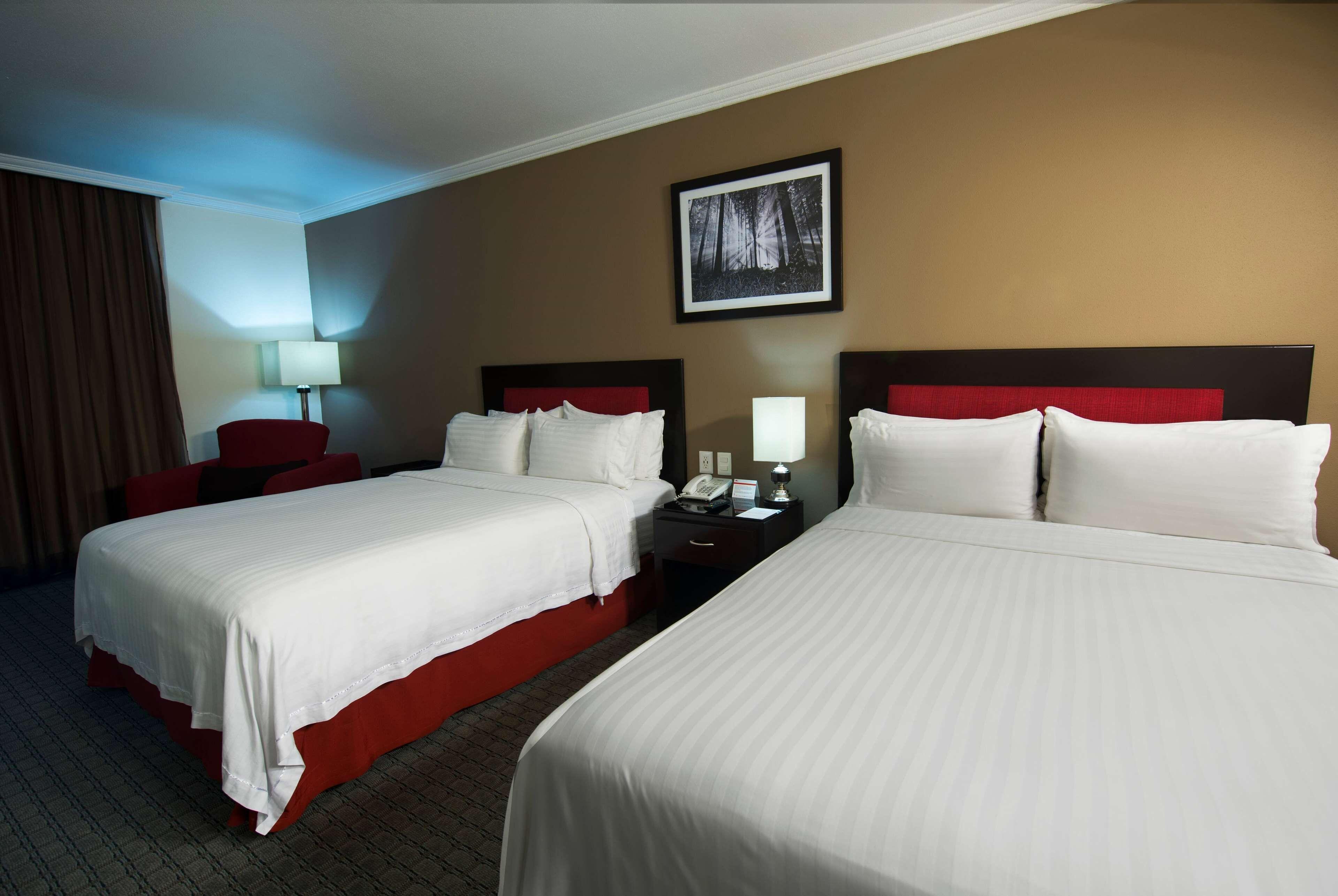 Queen Room Two Queen Beds Mobility Access or Non-Smoking,1765309536:JPEG
