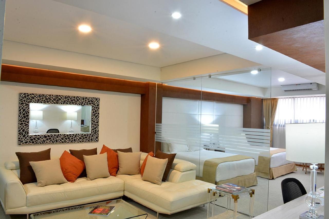 Deluxe Queen Suite